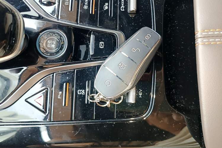 Used BYD Qin PLUS 2024 HONOR Edition DM-i 55KM Leading Model Vehicle Key