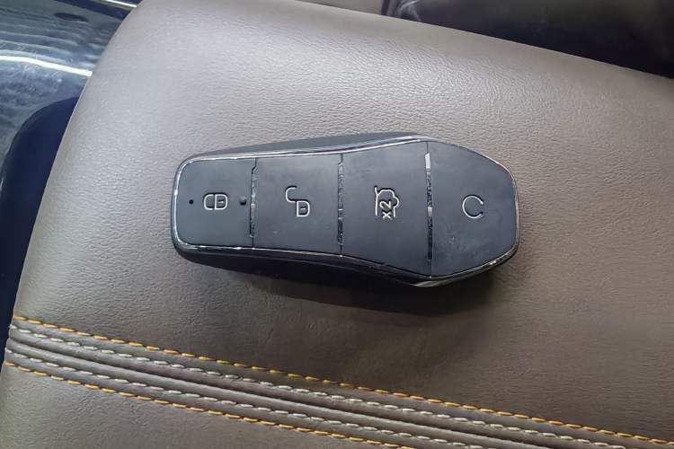Used BYD Qin PLUS 2024 HONOR Edition DM-i 55KM Leading Model Vehicle Key