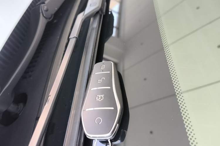 Used BYD Qin PLUS 2024 HONOR Edition DM-i 55KM Leading Model Vehicle Key