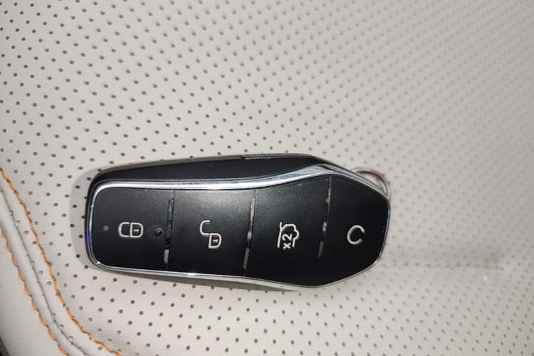 Used BYD Qin PLUS 2024 HONOR Edition DM-i 55KM Leading Model Vehicle Key