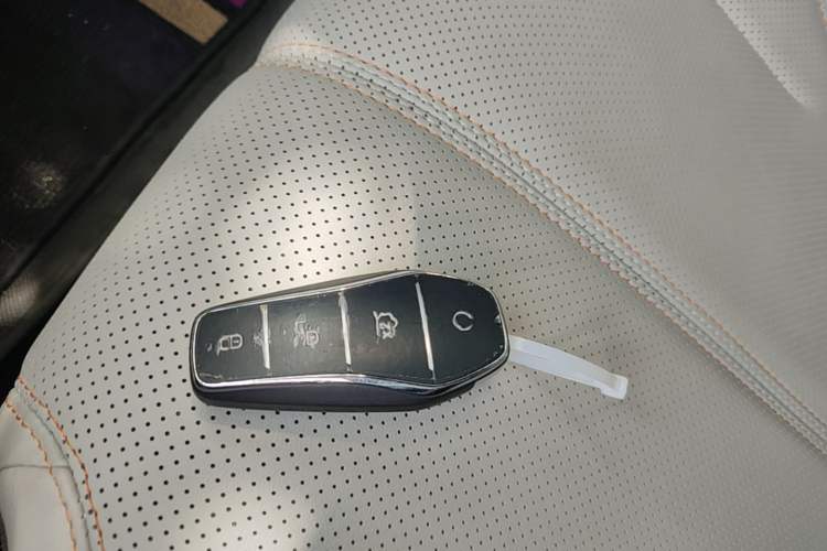 Used BYD Qin PLUS 2024 HONOR Edition DM-i 55KM Leading Model Vehicle Key