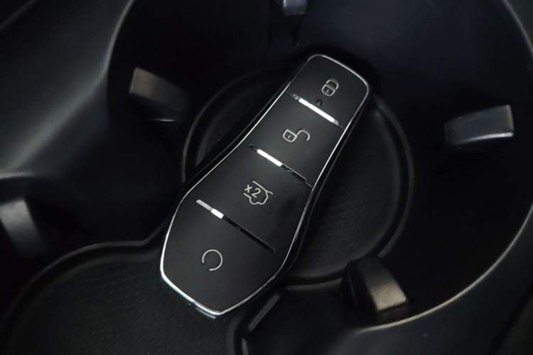 Used BYD Qin PLUS 2024 HONOR Edition DM-i 55KM Leading Model Vehicle Key
