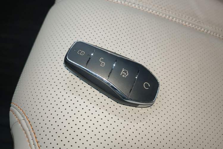 Used BYD Qin PLUS 2024 HONOR Edition DM-i 55KM Leading Model Vehicle Key