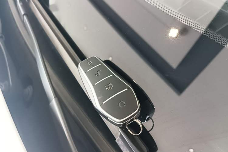 Used BYD Qin PLUS 2024 HONOR Edition DM-i 55KM Leading Model Vehicle Key