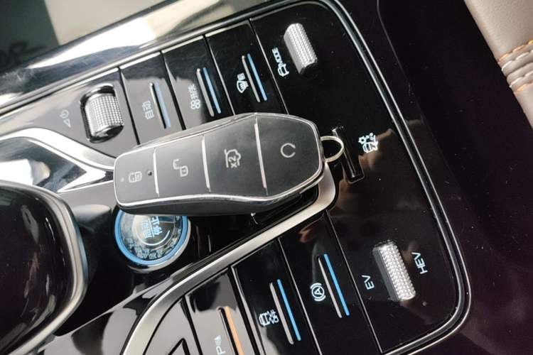 Used BYD Qin PLUS 2024 HONOR Edition DM-i 55KM Leading Model Vehicle Key