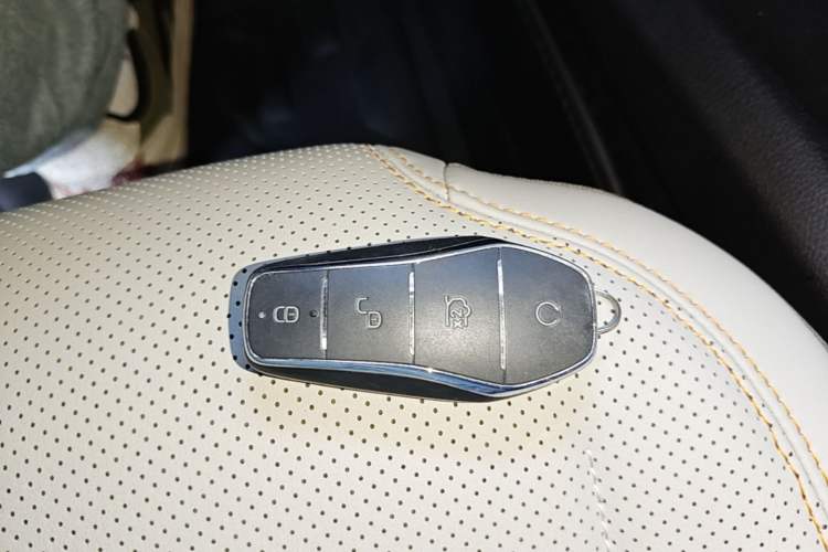Used BYD Qin PLUS 2024 HONOR Edition DM-i 55KM Leading Model Vehicle Key