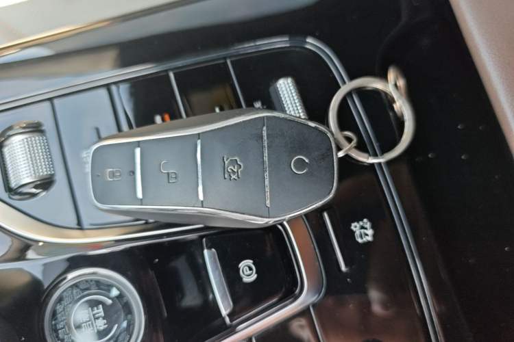 Used BYD Qin PLUS 2024 HONOR Edition DM-i 55KM Leading Model Vehicle Key