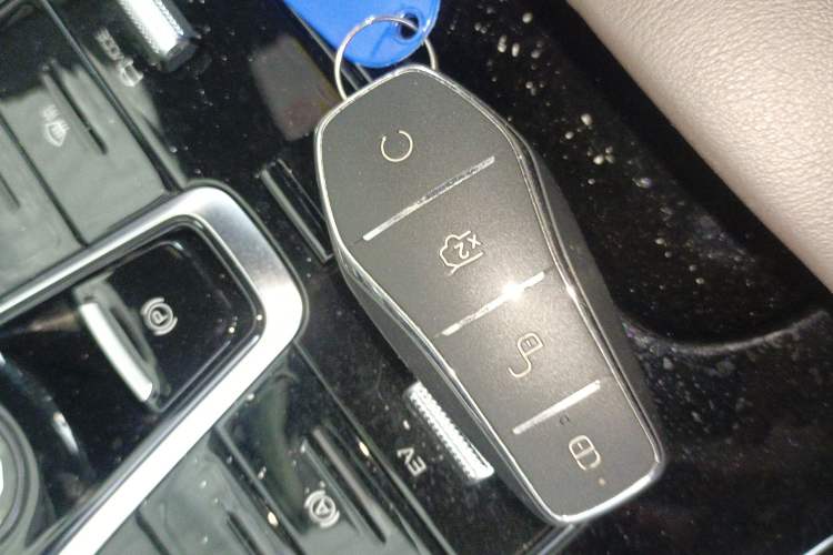 Used BYD Qin PLUS 2024 HONOR Edition DM-i 55KM Leading Model Vehicle Key