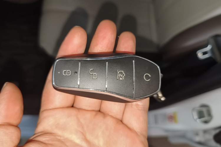 Used BYD Qin PLUS 2024 HONOR Edition DM-i 55KM Leading Model Vehicle Key