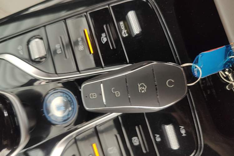 Used BYD Qin PLUS 2024 HONOR Edition DM-i 55KM Leading Model Vehicle Key