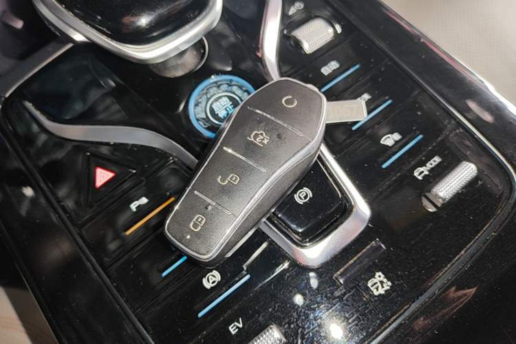 Used BYD Qin PLUS 2024 HONOR Edition DM-i 55KM Leading Model Vehicle Key