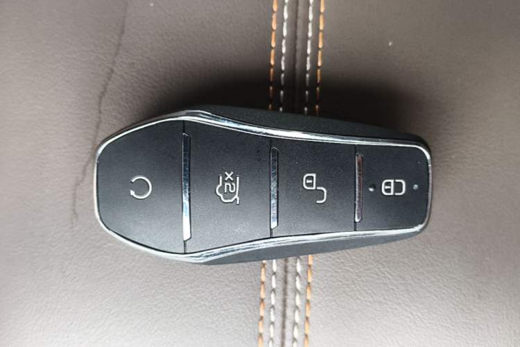 Used BYD Qin PLUS 2024 HONOR Edition DM-i 55KM Leading Model Vehicle Key