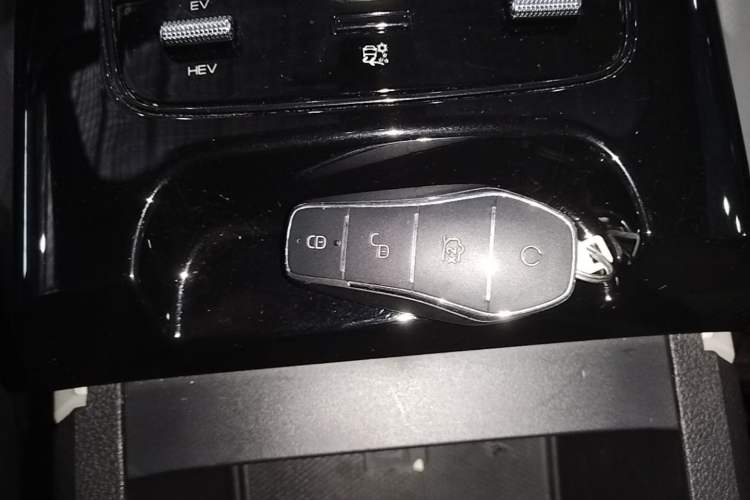 Used BYD Qin PLUS 2024 HONOR Edition DM-i 55KM Leading Model Vehicle Key