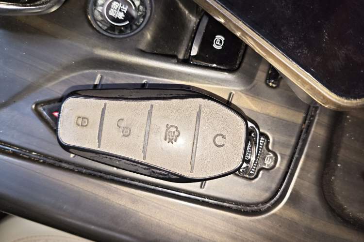 Used BYD Qin PLUS 2024 HONOR Edition DM-i 55KM Leading Model Vehicle Key