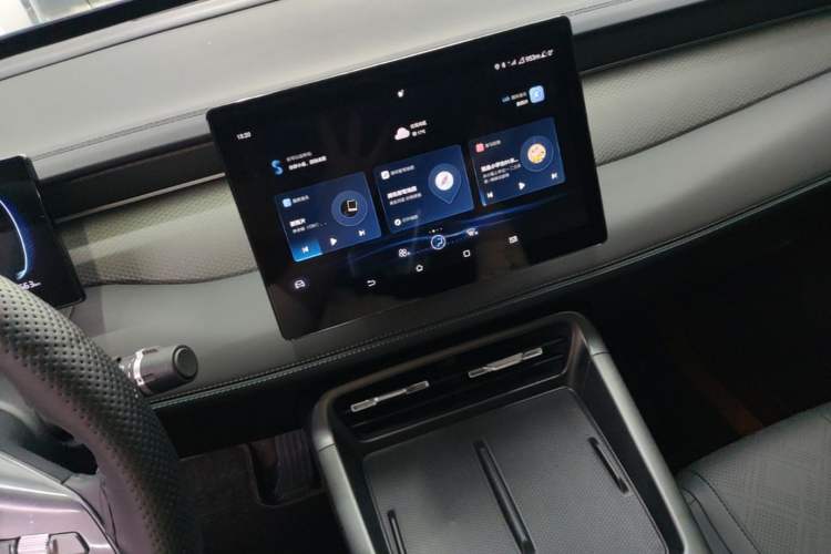 Used BYD Qin PLUS 2025 DM-i Smart Drive 55KM Leading Model Audio And AC Panel