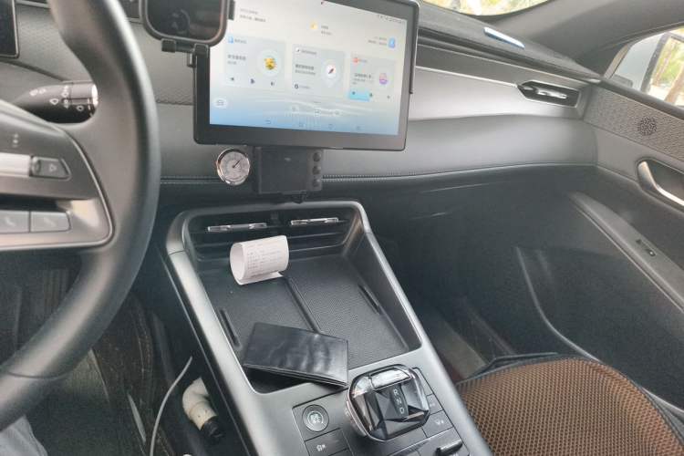 Used BYD Qin PLUS 2025 DM-i Smart Drive 55KM Leading Model Audio And AC Panel