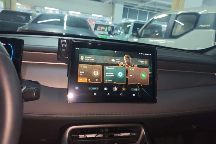 Used BYD Qin PLUS 2025 DM-i Smart Drive 55KM Leading Model Audio And AC Panel