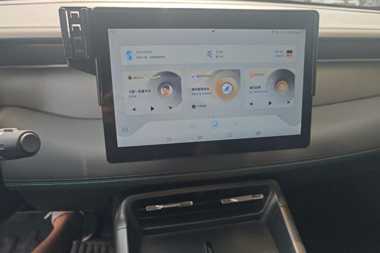 Used BYD Qin PLUS 2025 DM-i Smart Drive 55KM Leading Model Audio And AC Panel