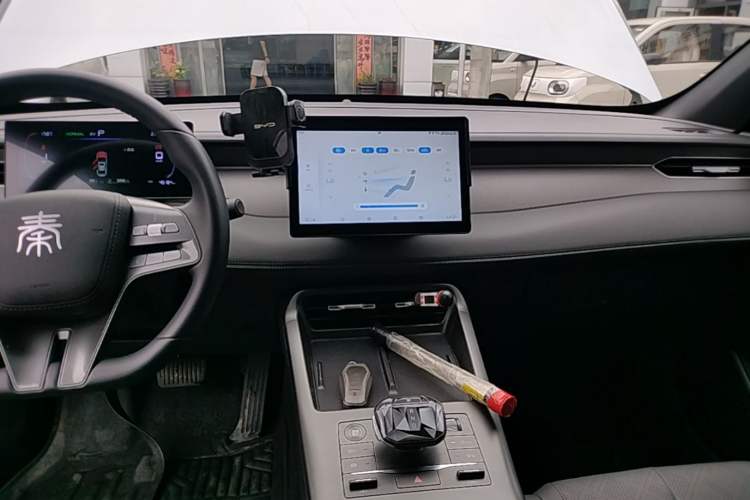 Used BYD Qin PLUS 2025 DM-i Smart Drive 55KM Leading Model Audio And AC Panel