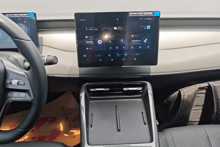 Used BYD Qin PLUS 2025 DM-i Smart Drive 55KM Leading Model Audio And AC Panel