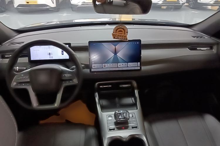 Used BYD Qin PLUS 2025 EV Smart Drive Edition 420KM Leading Model Center Console