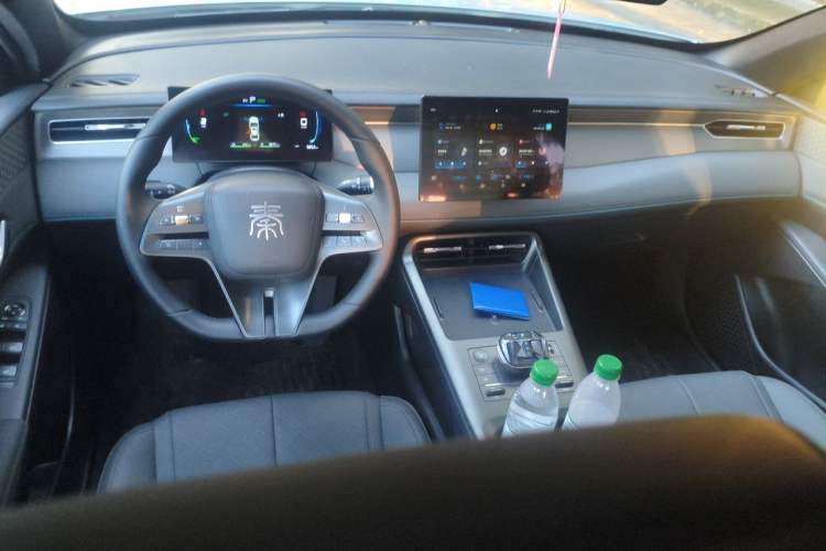 Used BYD Qin PLUS 2025 DM-i Smart Drive 55KM Leading Model Center Console