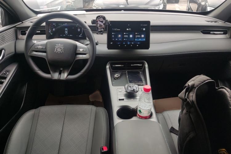 Used BYD Qin PLUS 2025 DM-i Smart Drive 55KM Leading Model Center Console