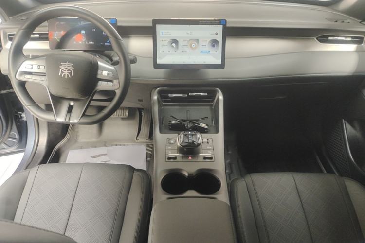 Used BYD Qin PLUS 2025 DM-i Smart Drive 55KM Leading Model Center Console