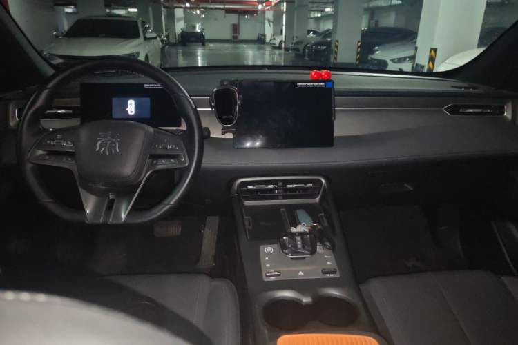 Used BYD Qin PLUS 2025 DM-i Smart Drive 55KM Leading Model Center Console