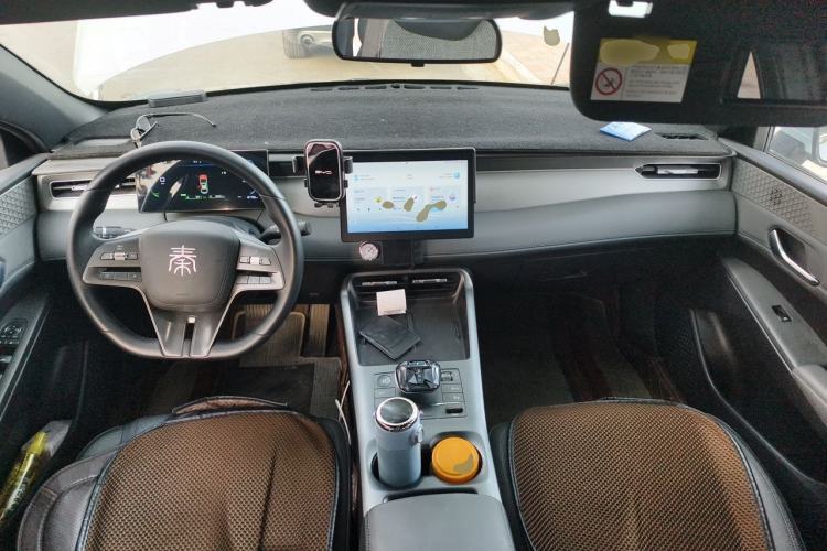 Used BYD Qin PLUS 2025 DM-i Smart Drive 55KM Leading Model Center Console