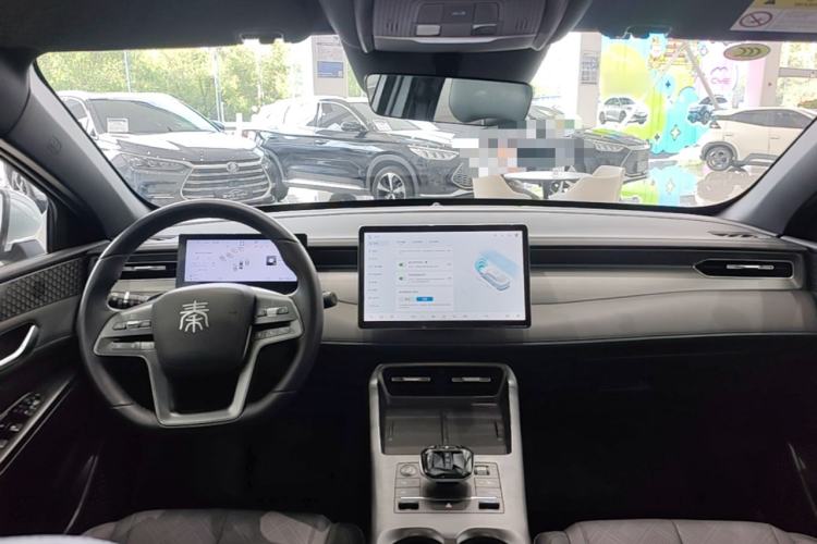 Used BYD Qin PLUS 2025 DM-i Smart Drive 120KM Superior Model Center Console