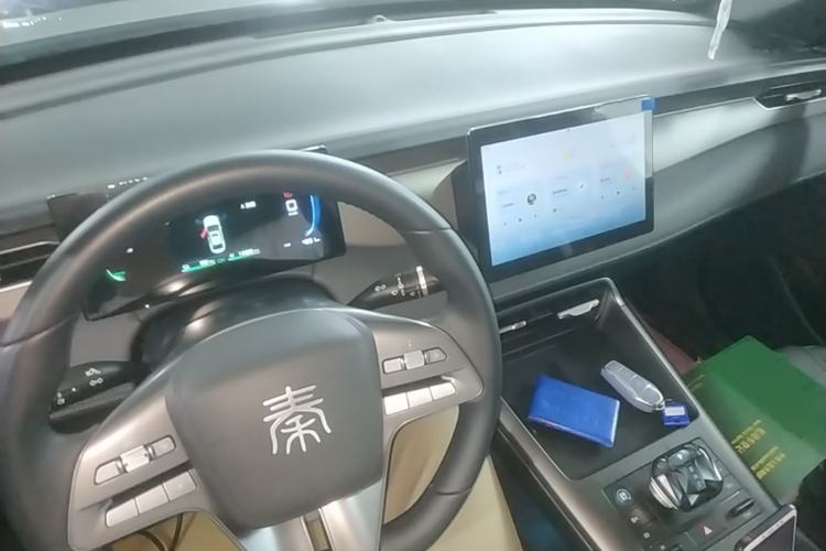 Used BYD Qin PLUS 2025 DM-i Smart Drive 55KM Leading Model Center Console
