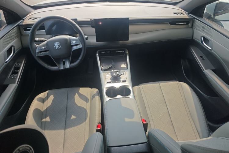 Used BYD Qin PLUS 2025 DM-i Smart Drive 55KM Leading Model Center Console