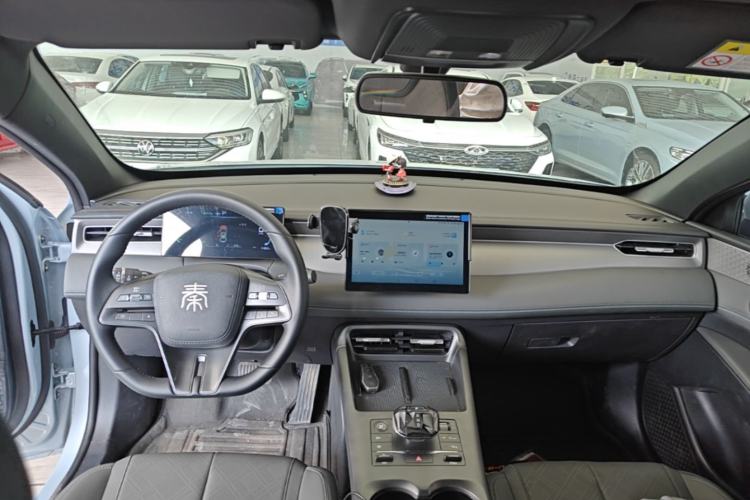 Used BYD Qin PLUS 2025 DM-i Smart Drive 55KM Leading Model Center Console