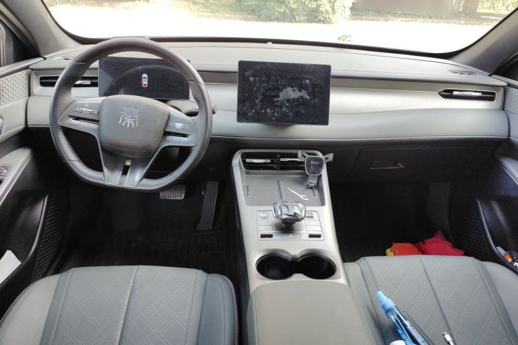 Used BYD Qin PLUS 2025 DM-i Smart Drive 55KM Leading Model Center Console