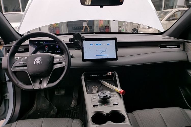 Used BYD Qin PLUS 2025 DM-i Smart Drive 55KM Leading Model Center Console