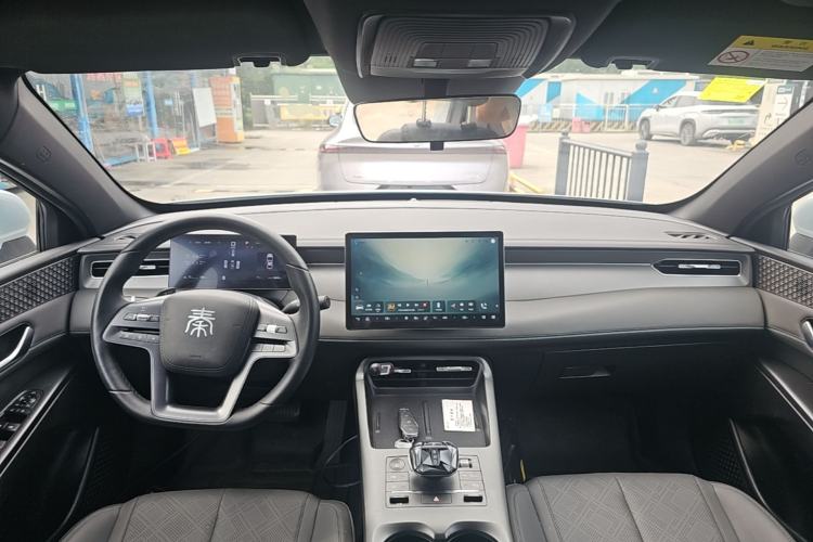 Used BYD Qin PLUS 2025 EV Smart Drive Edition 510KM Leading Model Center Console