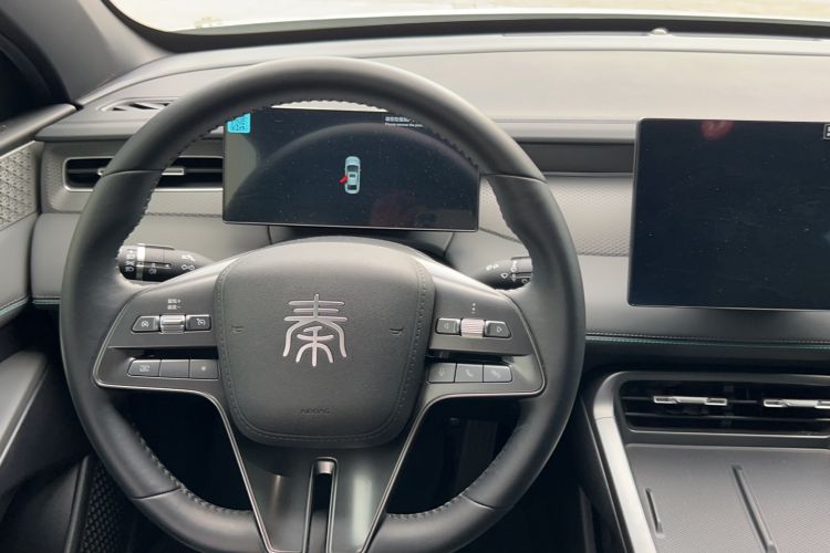 Used BYD Qin PLUS 2025 DM-i Smart Drive 55KM Leading Model Center Console