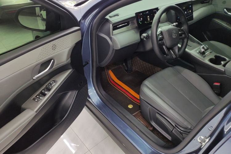 Used BYD Qin PLUS 2025 DM-i Smart Drive 55KM Leading Model Driver Seat