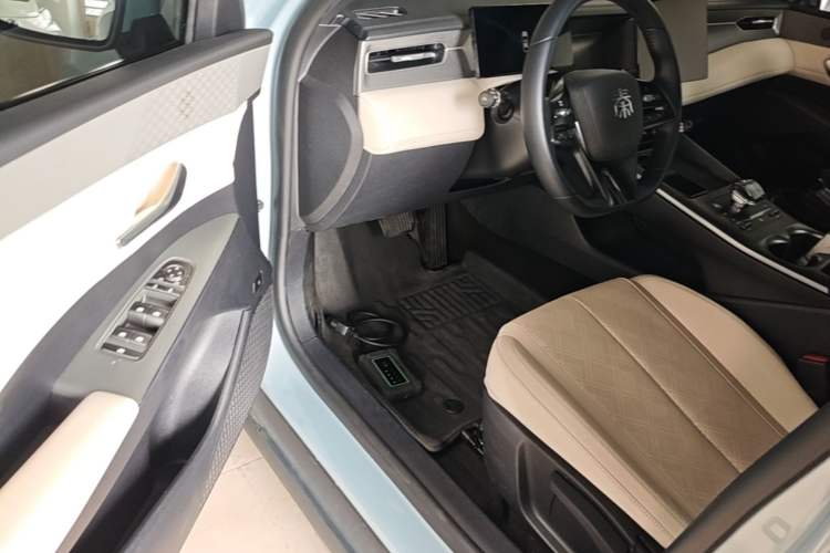 Used BYD Qin PLUS 2025 DM-i Smart Drive 55KM Leading Model Driver Seat