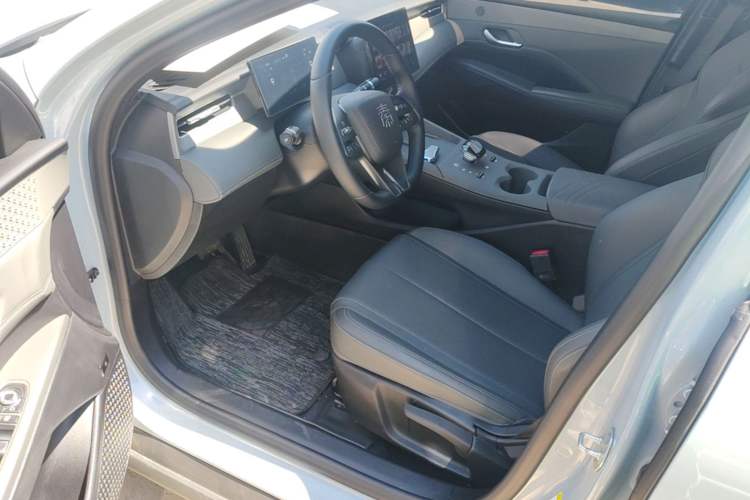 Used BYD Qin PLUS 2025 DM-i Smart Drive 55KM Leading Model Driver Seat