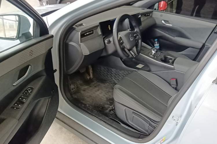 Used BYD Qin PLUS 2025 DM-i Smart Drive 55KM Leading Model Driver Seat