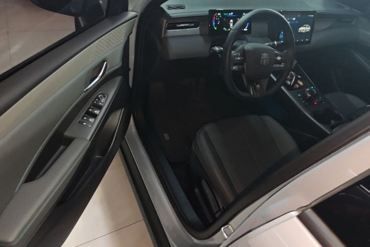 Used BYD Qin PLUS 2025 DM-i Smart Drive 55KM Leading Model Driver Seat