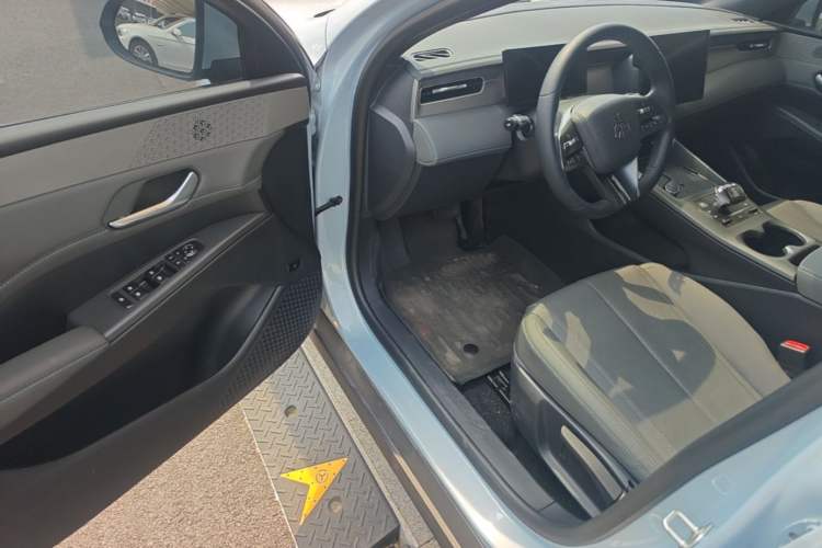 Used BYD Qin PLUS 2025 DM-i Smart Drive 55KM Leading Model Driver Seat
