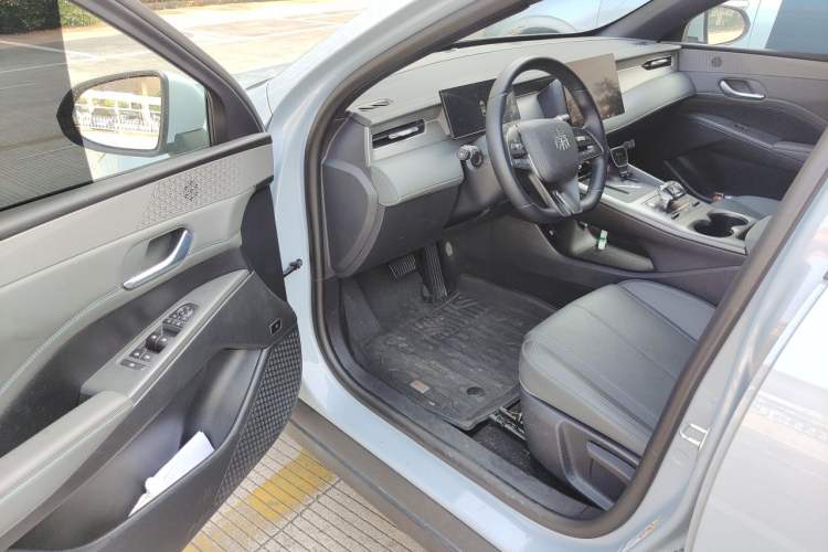 Used BYD Qin PLUS 2025 DM-i Smart Drive 55KM Leading Model Driver Seat