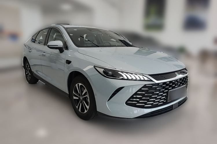Used BYD Qin PLUS 2025 DM-i Smart Drive 120KM Superior Model Front Right 45 Deg