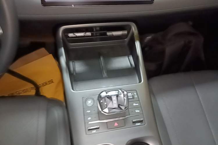 Used BYD Qin PLUS 2025 EV Smart Drive Edition 420KM Leading Model Gear Lever