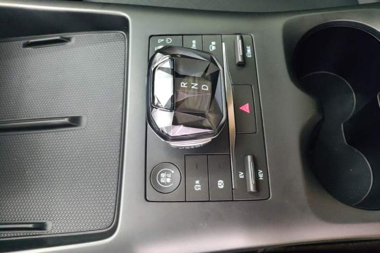 Used BYD Qin PLUS 2025 DM-i Smart Drive 55KM Leading Model Gear Lever