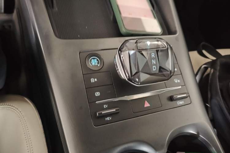 Used BYD Qin PLUS 2025 DM-i Smart Drive 55KM Leading Model Gear Lever