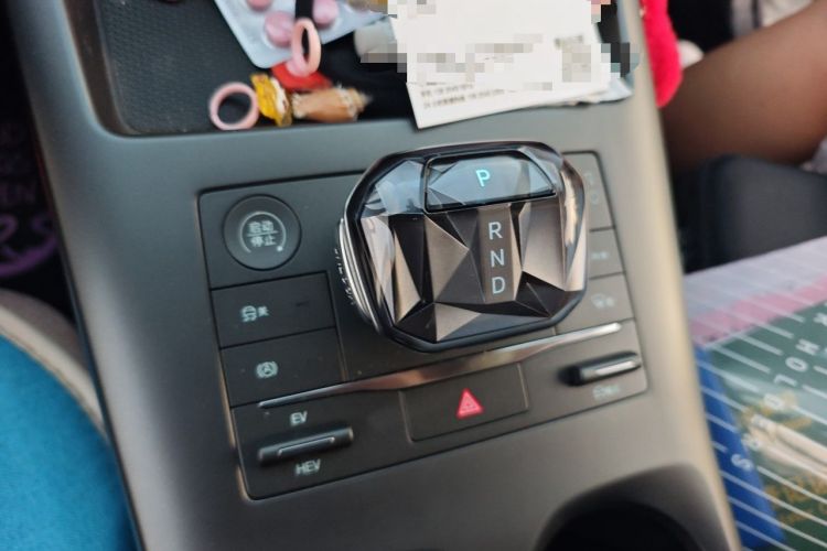 Used BYD Qin PLUS 2025 DM-i Smart Drive 55KM Leading Model Gear Lever